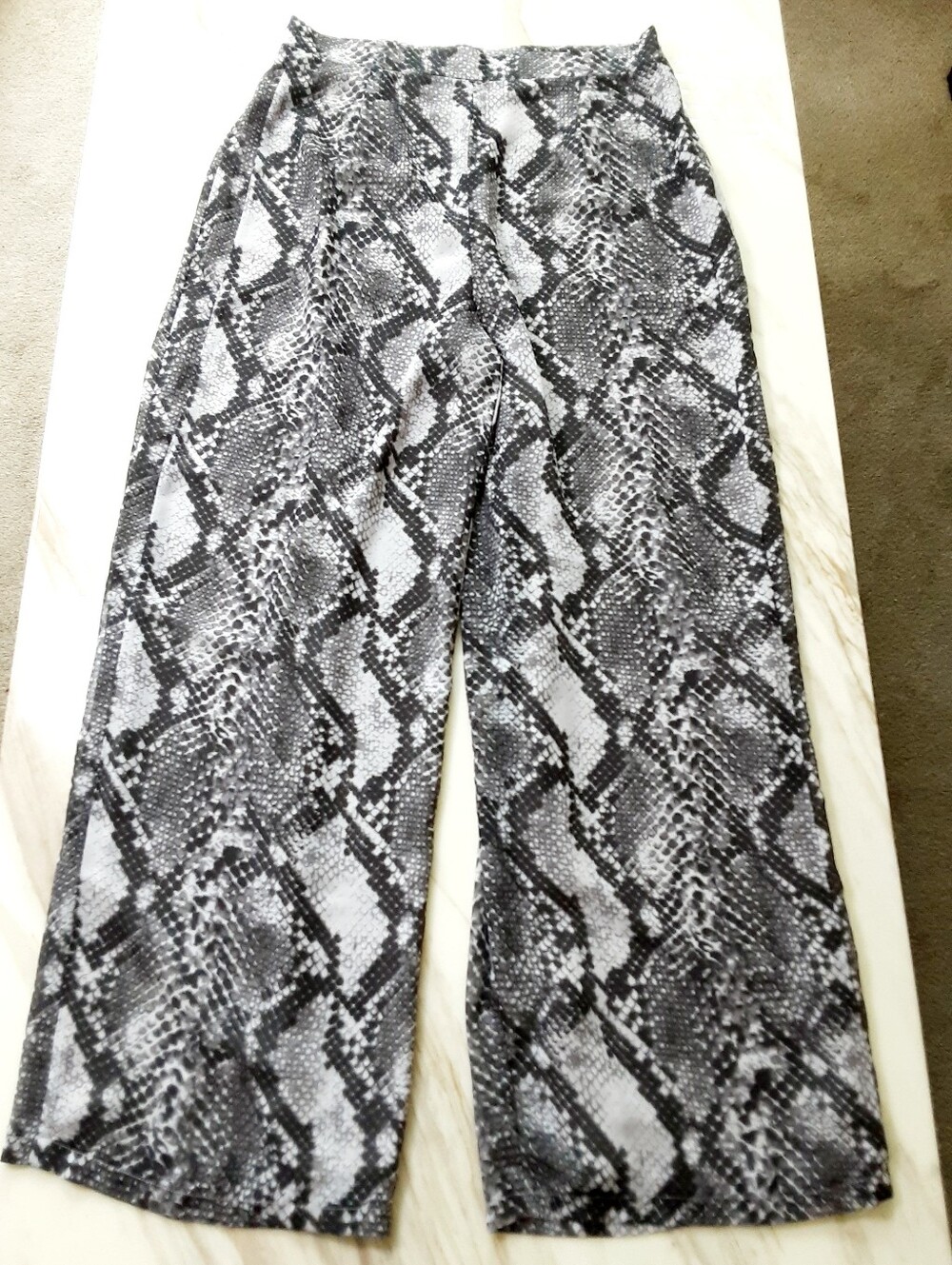 Fashion Nova Black Gray Snakeskin Print Wide Leg Hi-Rise Pants Sz XL NWT